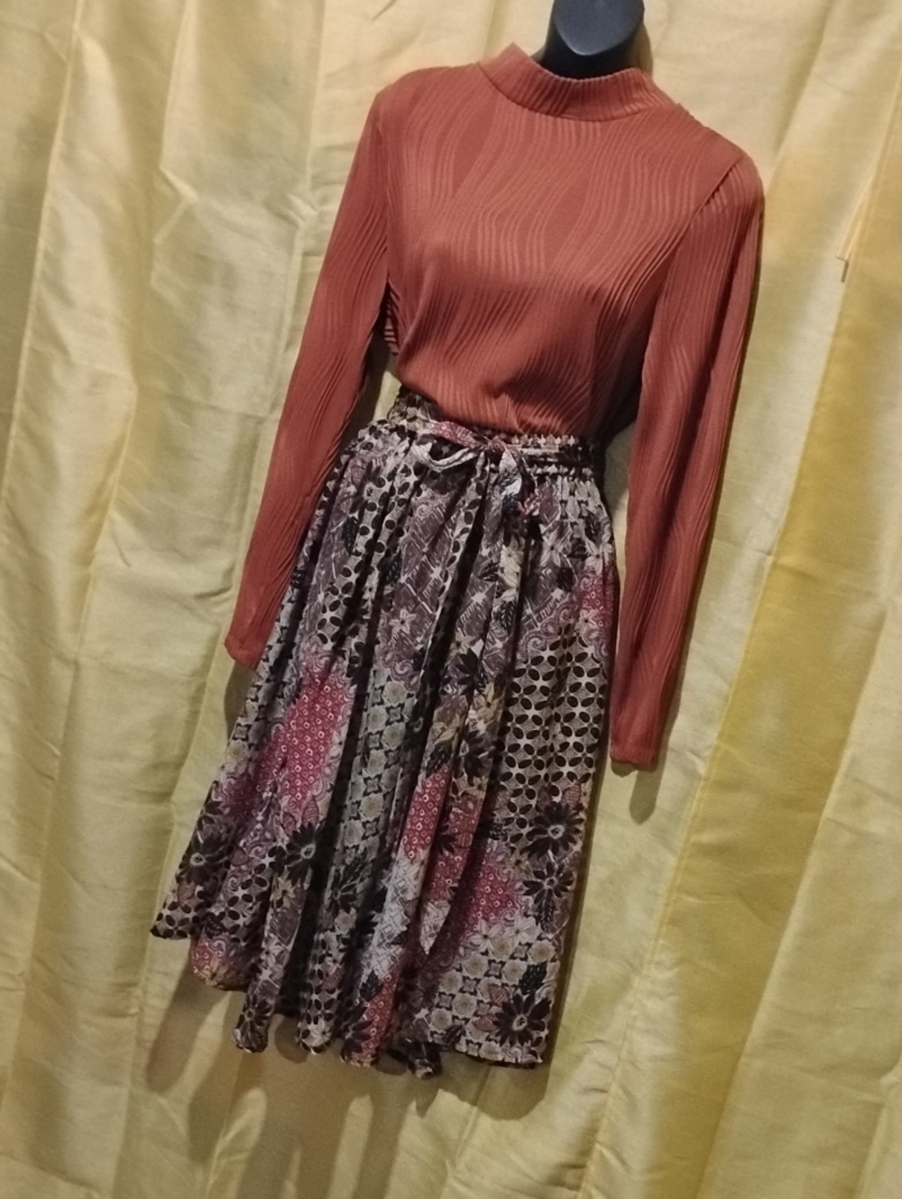 Rust and Multi Floral Tie-Waist Skirt — Casual Midi Skater Elástic WAIST